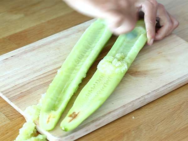 Tzatziki, grška omaka iz kumar in jogurta - Priprava korak 1