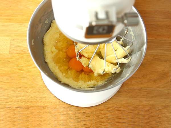 Enostavna ananasova obrnjena torta - Priprava korak 3