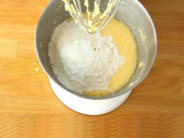 Enostavna ananasova obrnjena torta - Priprava korak 4