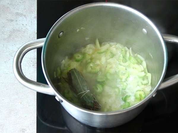 Moules marinières, preprost in okusen recept - Priprava korak 2