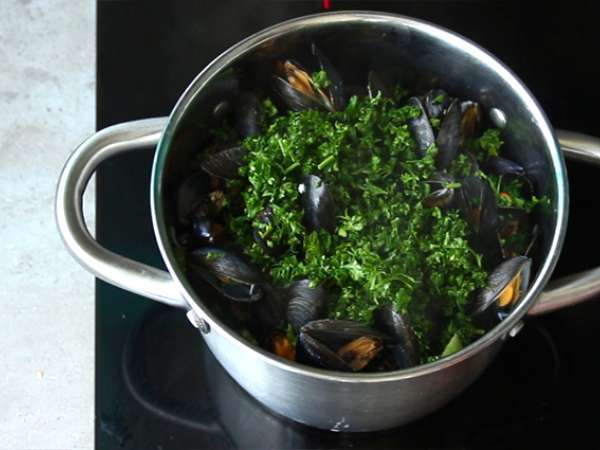 Moules marinières, preprost in okusen recept - Priprava korak 4
