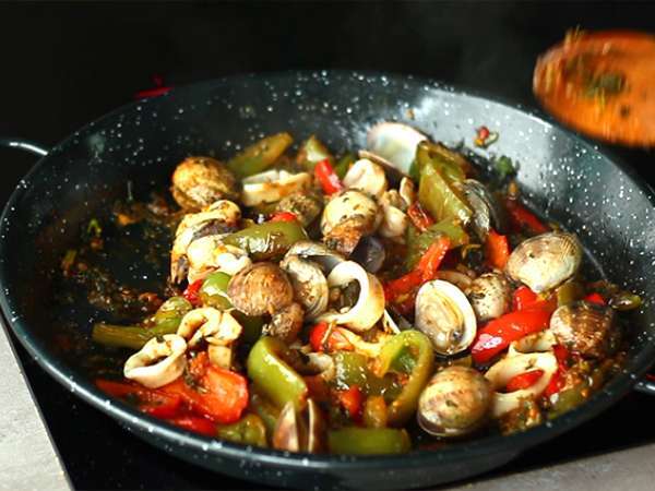 Paella z morskimi sadeži - Priprava korak 8