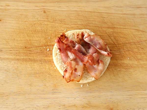 Angleški mafini z jajcem in slanino - Priprava korak 1