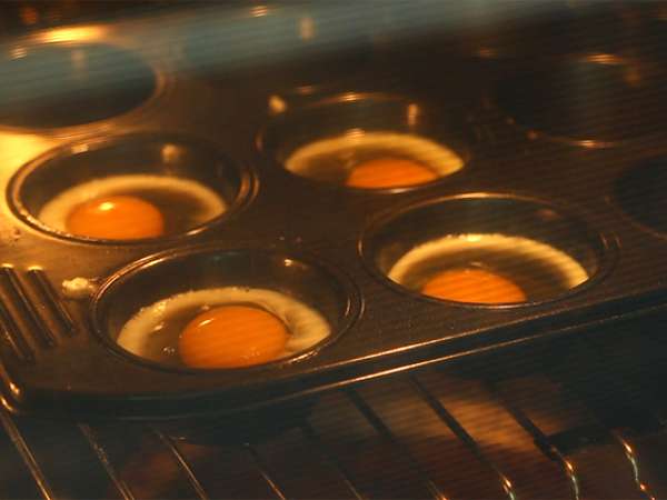 Angleški mafini z jajcem in slanino - Priprava korak 2