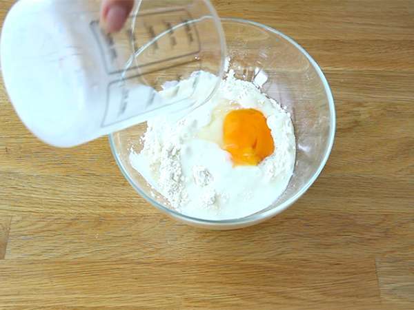 Enostavni špinačni ocvrtki - Priprava korak 1