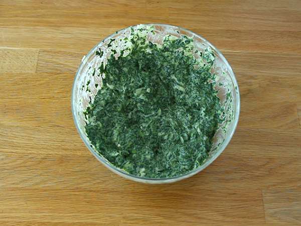 Enostavni špinačni ocvrtki - Priprava korak 2