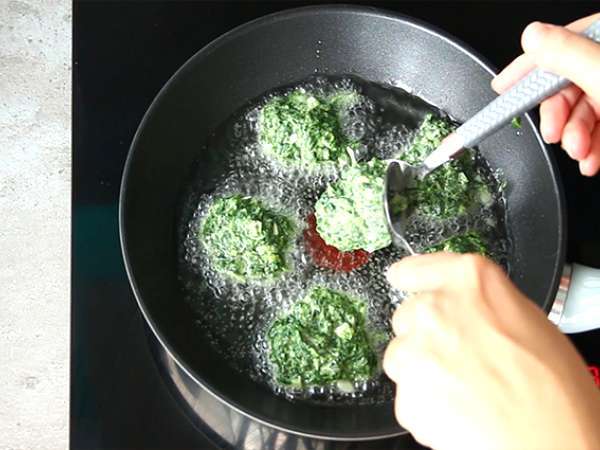 Enostavni špinačni ocvrtki - Priprava korak 3