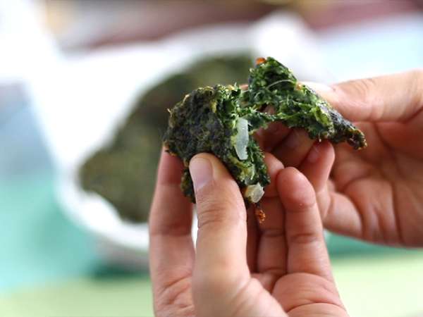 Enostavni špinačni ocvrtki - Priprava korak 4