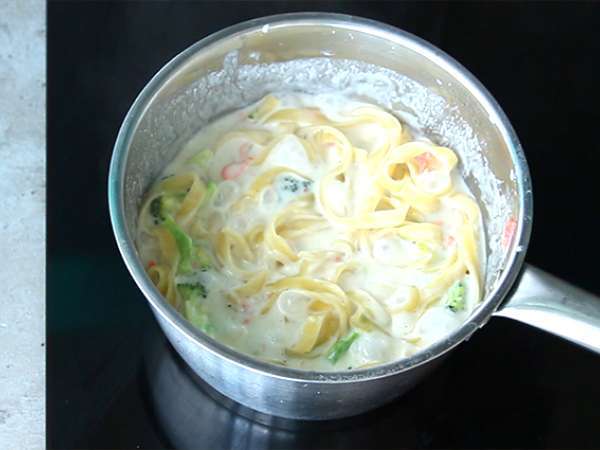 Testenine iz enega lonca - Tagliatelle z lososom in brokolijem - Priprava korak 3