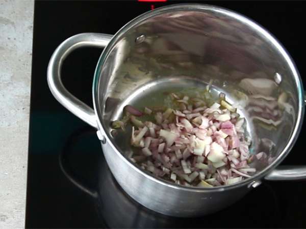 Juha iz listnatega testa s porom in krompirjem - Priprava korak 1