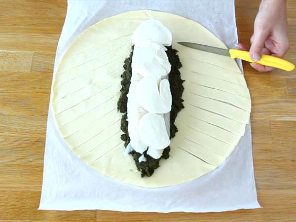 Riba v skorjici iz listnatega testa s špinačo in sirom mocarela - Priprava korak 2