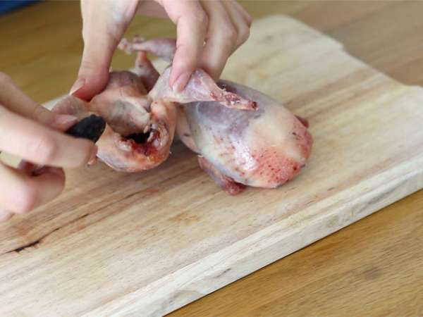 Prepelice s suhimi slivami - Priprava korak 1