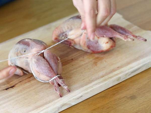 Prepelice s suhimi slivami - Priprava korak 2