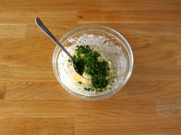 Beurre maître d'hôtel (hitro in enostavno) - Priprava korak 1