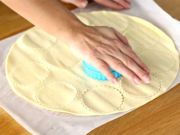 Mini kraljeve torte s čokoladnimi koščki - Priprava korak 1