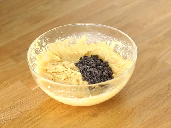 Mini kraljeve torte s čokoladnimi koščki - Priprava korak 4