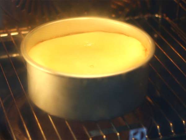 Sirni kolač iz sladkega kondenziranega mleka s kompotom iz rdečega sadja - Priprava korak 4