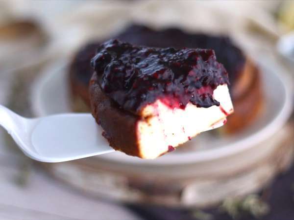 Sirni kolač iz sladkega kondenziranega mleka s kompotom iz rdečega sadja - Priprava korak 7