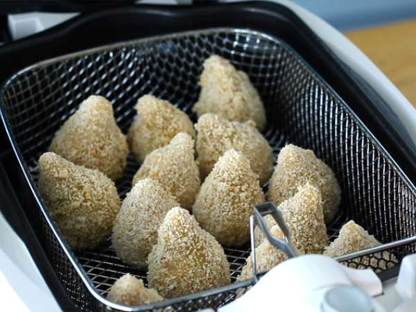 Coxinhas (brazilski piščančji kroketi) - Priprava korak 9