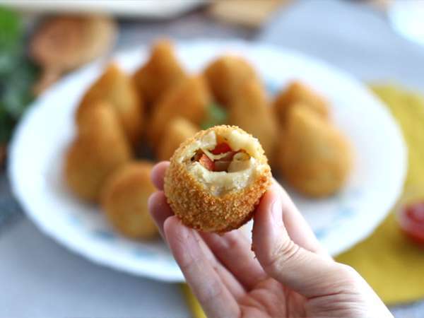 Coxinhas (brazilski piščančji kroketi) - Priprava korak 10