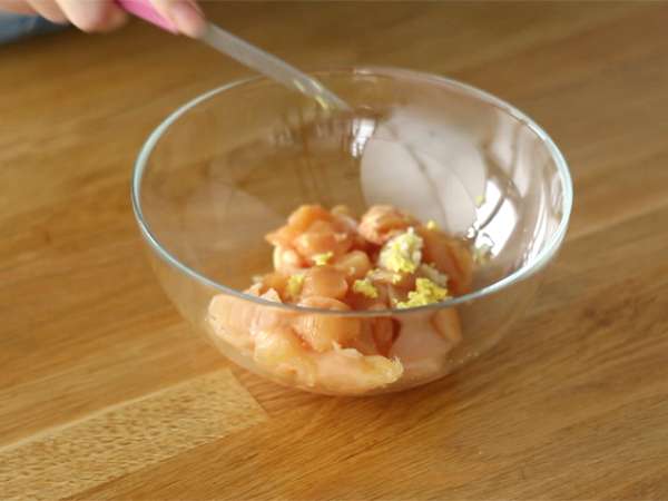 Piščanec z ingverjem in limonsko travo - Priprava korak 1