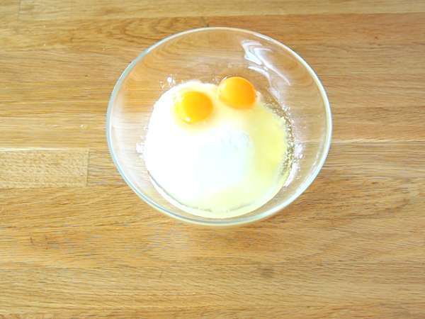 Torta z dvojnim okusom čokolade/vanilije s čokoladnim središčem - Priprava korak 3