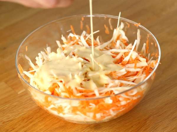 ameriška solata coleslaw (solata iz zelja in korenja) - Priprava korak 4