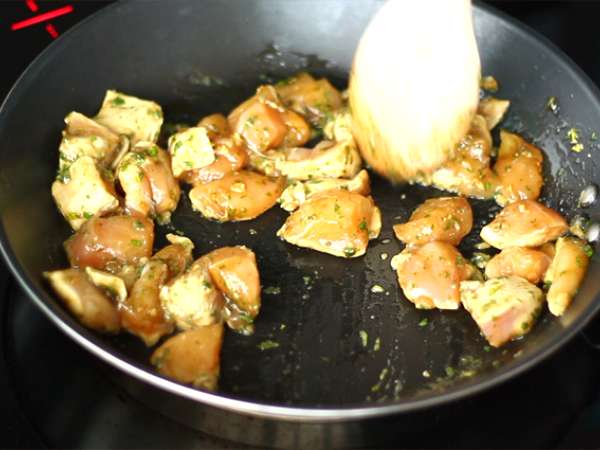 Chow mein (chao men), kitajski rezanci s piščancem in zelenjavo - Priprava korak 2