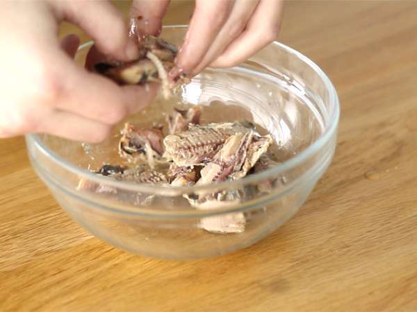 Hitre in enostavne rilletke iz sardel - Priprava korak 1