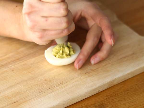 Jajca z avokadom - Priprava korak 4