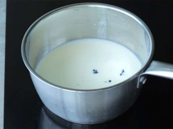 Kitajski brioš, polnjen s kremo in čokoladnimi koščki - Priprava korak 3