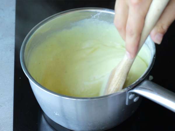 Kitajski brioš, polnjen s kremo in čokoladnimi koščki - Priprava korak 5