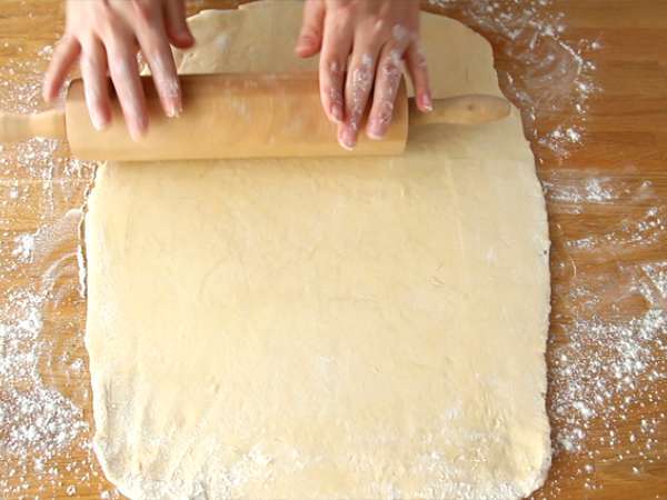 Kitajski brioš, polnjen s kremo in čokoladnimi koščki - Priprava korak 6