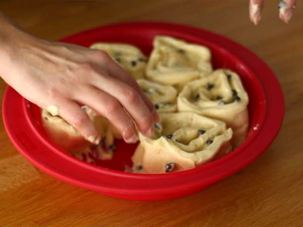 Kitajski brioš, polnjen s kremo in čokoladnimi koščki - Priprava korak 9