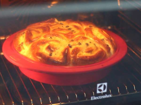 Kitajski brioš, polnjen s kremo in čokoladnimi koščki - Priprava korak 10