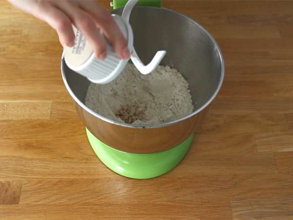 Pecivo za pico z nadevom iz šunke in sira - Priprava korak 1