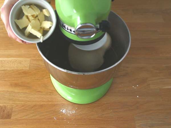 Pecivo za pico z nadevom iz šunke in sira - Priprava korak 2