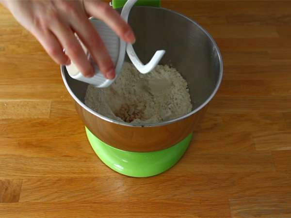 Domači kruh za sendviče - Priprava korak 1