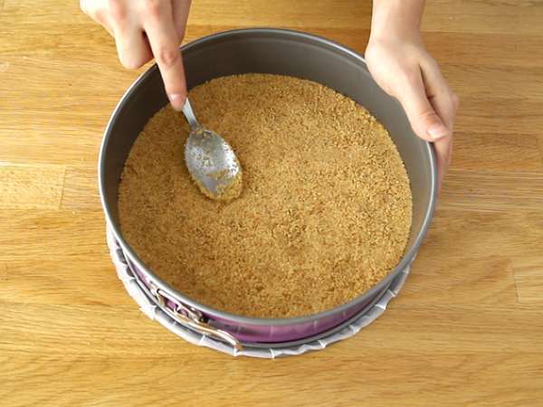 Bela čokolada z malinami bavarois (koraki in video) - Priprava korak 2