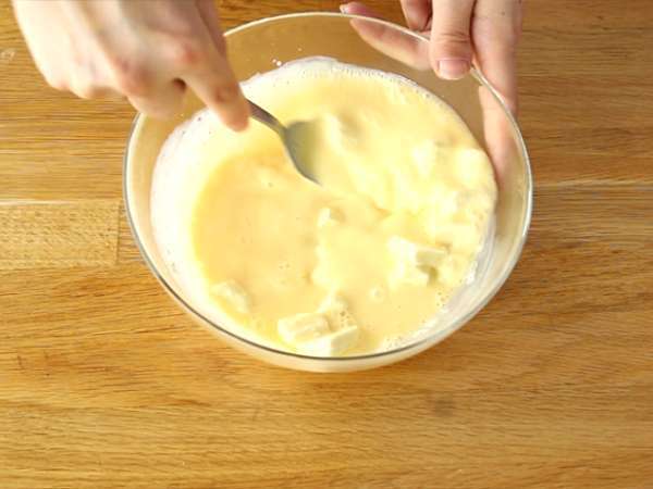 Bela čokolada z malinami bavarois (koraki in video) - Priprava korak 5