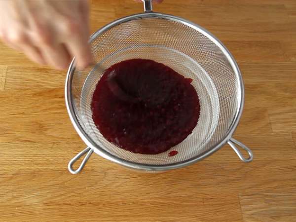 Bela čokolada z malinami bavarois (koraki in video) - Priprava korak 12