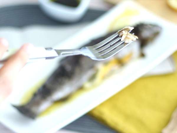 V pečici pečena postrv s timijanom in oljčnim oljem - Priprava korak 5