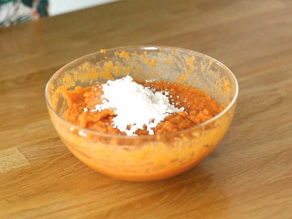 Torta s sladkim krompirjem in kokosovim fondantom - Priprava korak 3