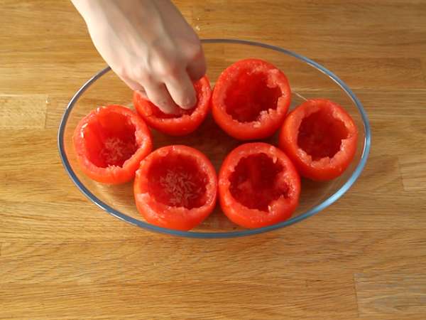 Hitro in enostavno polnjen paradižnik - Priprava korak 4