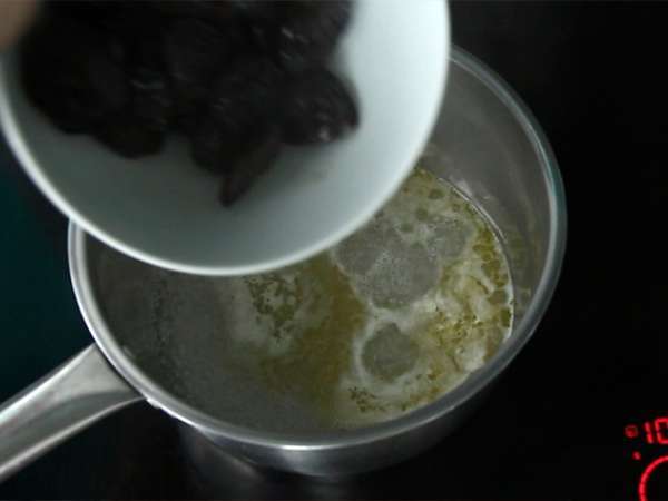 Jagnječji tajine s suhimi slivami (koraki in videoposnetek) - Priprava korak 4