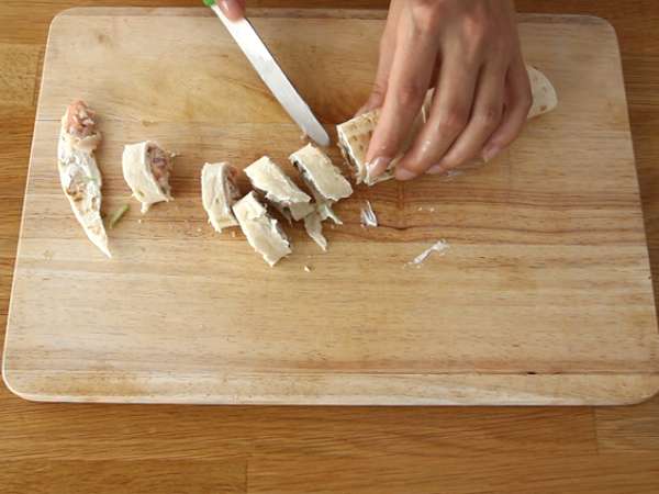 Aperitivni zavitki s suhim pršutom in rukolo - Priprava korak 4