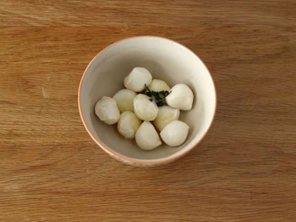 Aperitivni kebab iz mocarele, suhe šunke in sušenega paradižnika - Priprava korak 1