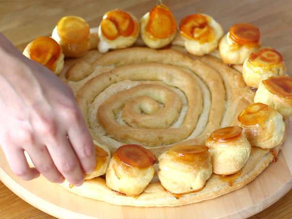 Recept Saint Honoré, razložen korak za korakom v videu - Priprava korak 17