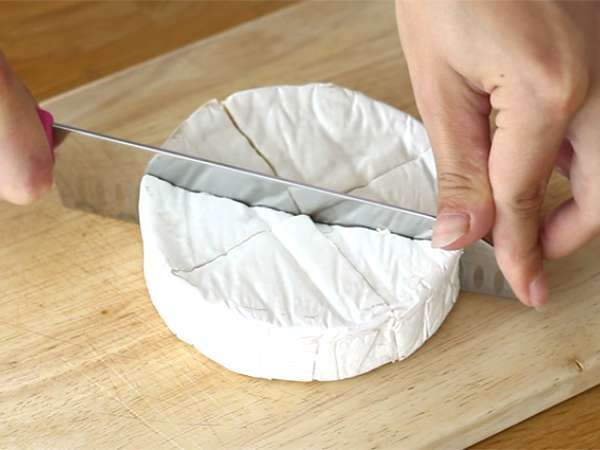 Camembert v prahu, topljiv in hrustljav - Priprava korak 1