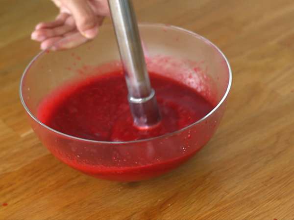 Torta z mangom in malinami - Priprava korak 2